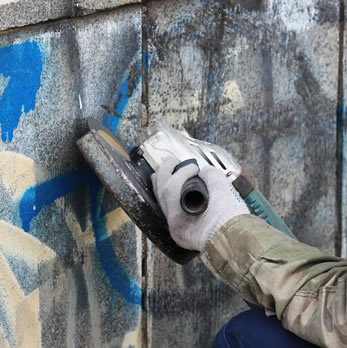 Spezielle Reinigungsleistungen zum Graffiti entfernen oder Solaranlage reinigen